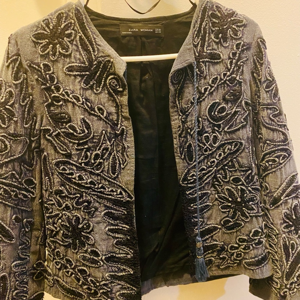 Beautiful Zara jacket, in perfect state. If interested please send offer